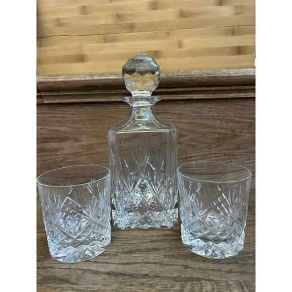 Galway Irish Crystal Crafted Longford Square Decanter Made in Ireland 2 Glasses